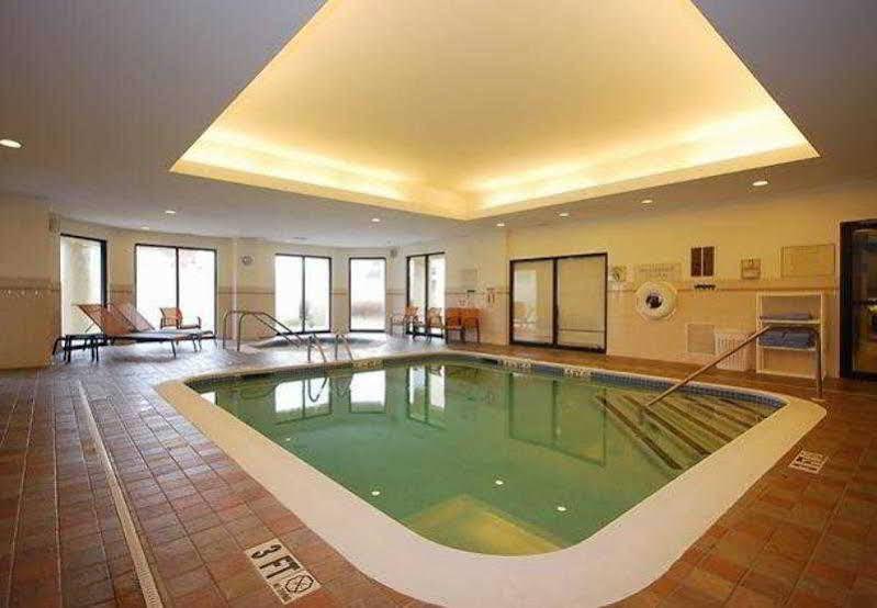 Отель Courtyard Boston Raynham Экстерьер фото